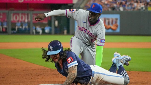 New York Mets third baseman Ronny Mauricio (10) can’t make the tag as Kansas City Royals designated hitter (and infielder) Jonathan India (6) makes it back to third base during the first inning at Kauffman Stadium on July 11, 2025.
