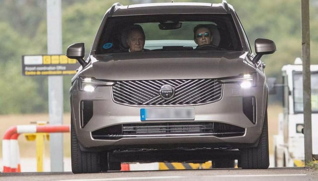 El rey emérito Juan Carlos I, junto a su amigo Pedro Campos. |  Efe