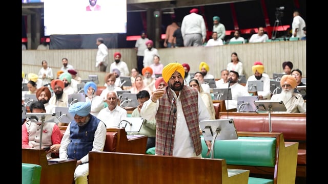 Chief minister Bhagwant Mann addressing the House on the 2nd day of assembly session in Chandigarh on Friday. (Ravi Kumar/HT)