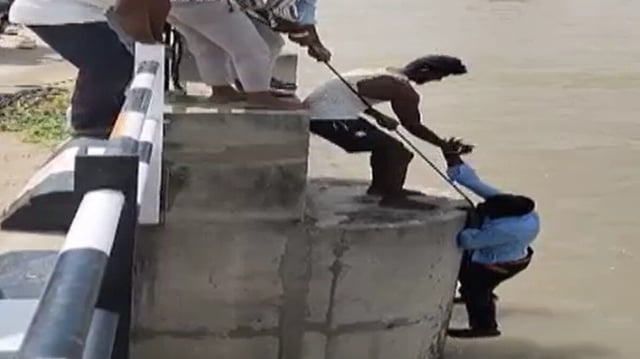 Man claims wife pushed him during selfie, rescued from river. She denies charge