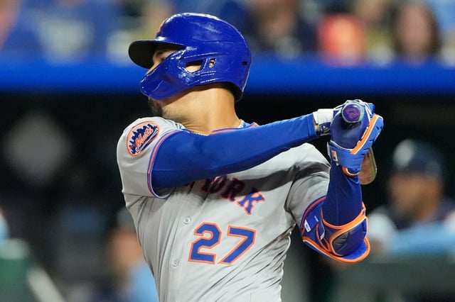 New York Mets&#39; Mark Vientos watches his three-run double during the eighth inning of a baseball game against the Kansas City Royals, Friday, July 11, 2025, in Kansas City, Mo. (AP Photo/Charlie Riedel)