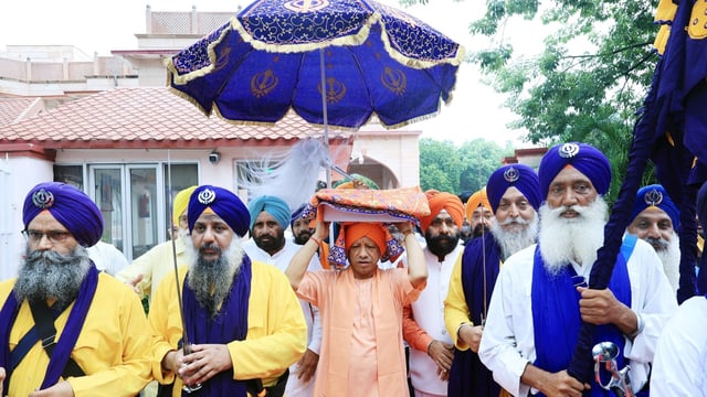 During the ceremony, UP chief minister Yogi Adityanath honored the Sikh gurus and hailed them for their sacrifice.
