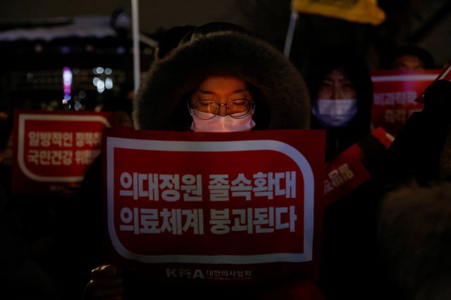 A doctor holds a slogan in a protest against a plan to admit more students to medical school, in front of the Presidential Office in Seoul, South Korea, February 22, 2024. REUTERS/Kim Soo-Hyeon/File Photo
