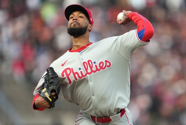 SAN FRANCISCO, CALIFORNIA - JULY 07: Cristopher Sánchez #61 of the Philadelphia Phillies pitches against the San Francisco Giants in the bottom of the second inning at Oracle Park on July 07, 2025 in San Francisco, California.