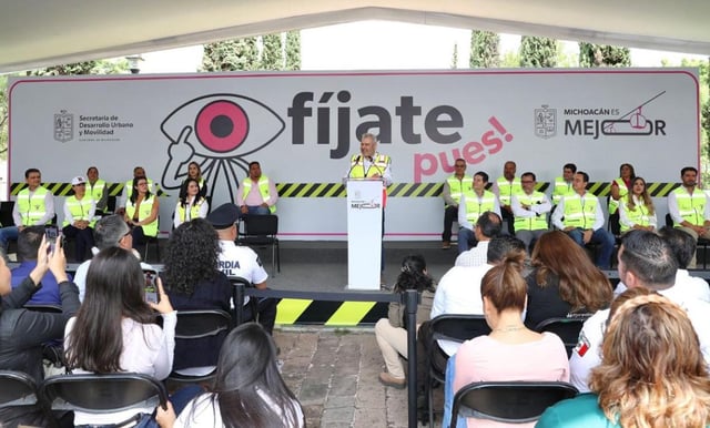 Firma GobMich iniciativa para compraventa de moto con casco certificado