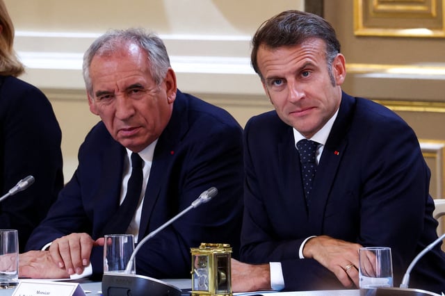 François Bayrou et Emmanuel Macron à Paris.
