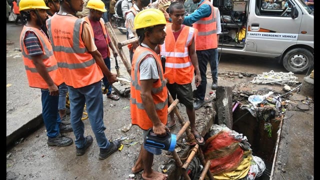 Our teams are at both the incident site and the Sarkata drain. We are trying our best to trace him, said Lucknow municipal commissioner Gaurav Kumar. (HT photo)