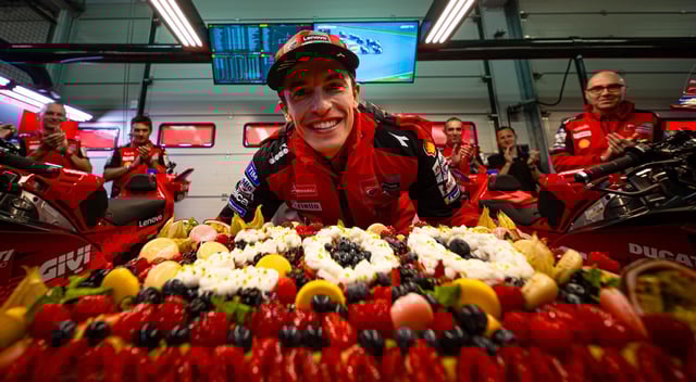 Marc Márquez ha recibido por parte de Ducati, esta mañana, el pastel de regalo antes de su GP 200 en MotoGP.