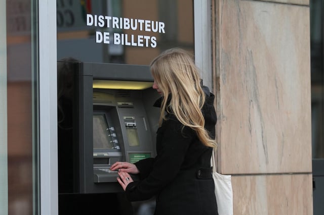 53% des femmes en couple entre 25 et 34 ans laisserait à leur conjoint la gestion de leurs placements  selon une étude OpinionWay pour Atland Voisin et Fundimo parue en octobre 2021.