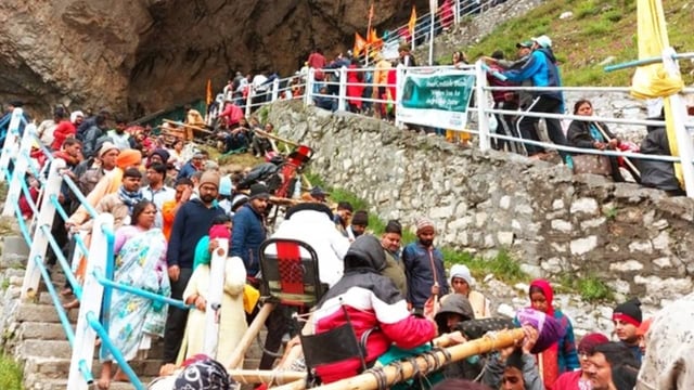10 Amarnath Yatra pilgrims injured in bus accident in J-K's Kulgam | Image: Representative Image, ANI