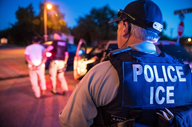El Servicio de Inmigración y Control de Aduanas (ICE) detuvo a un migrante de Guatemala en San Diego y se desató una protesta