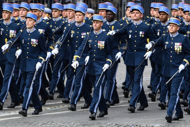 Paris: un élève de l'École militaire interarmes fait une chute mortelle dans le cimetière de Montmartre
