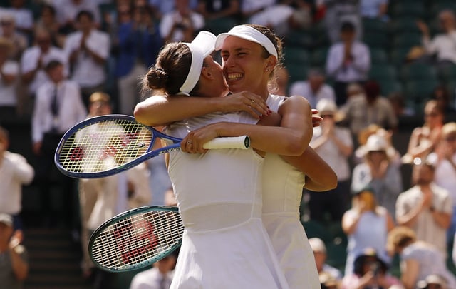 Tennis - Wimbledon - All England Lawn Tennis and Croquet Club, London, Britain - July 13, 2025 Russia's Veronika Kudermetova and Belgium's Elise Mertens celebrate after winning their women's doubles final against Latvia's Jelena Ostapenko and Taiwan's Hsieh Su-wei REUTERS/Andrew Couldridge