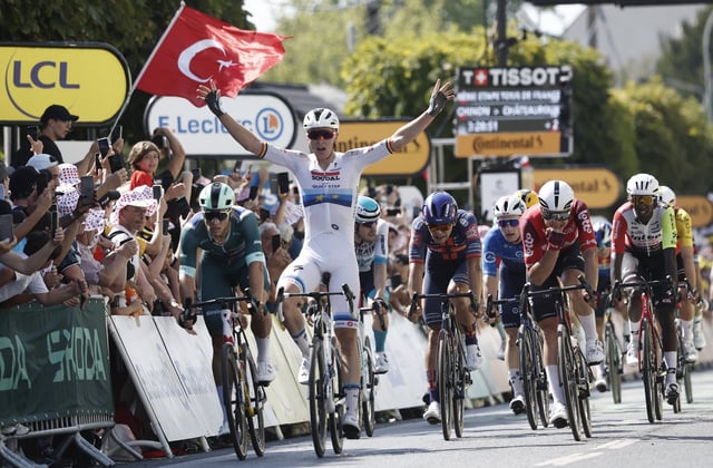 Cycling - Tour de France - Stage 9 - Chinon to Chateauroux - Chinon, France - July 13, 2025 Soudal Quick-Step's Tim Merlier celebrates winning stage 9 REUTERS/Benoit Tessier