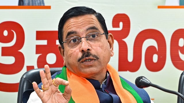 Union minister Pralhad Joshi said that both Siddaramaiah and Shivakumar have indulged in a trade to lure MLAs on their side. 
