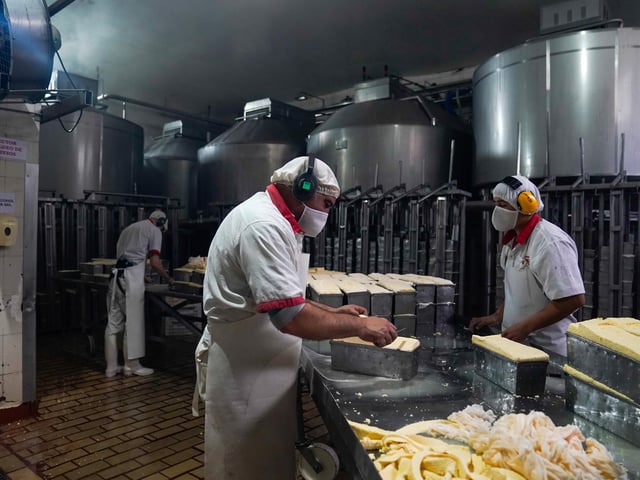 Recorrida por la planta de pyme Lacteos Vidal (industria lechera) en Moctezuma. 10.07.2025 Foto Maxi Failla - FTP CLARIN _MAX3940.jpg Z