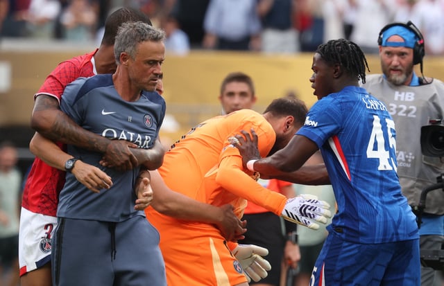 Soccer Football - FIFA Club World Cup - Final - Chelsea v Paris St Germain - MetLife Stadium, East Rutherford, New Jersey, U.S. - July 13, 2025 Paris St Germain's Gianluigi Donnarumma and coach Luis Enrique react with Chelsea's Romeo Lavia after the final IMAGN IMAGES via Reuters/Vincent Carchietta