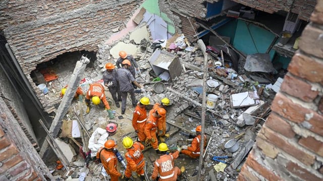 The collapse site in Janta Colony, Welcome in east Delhi on Saturday. (Sanchit Khanna/HT Photo)