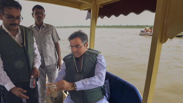 Parvesh Verma during the inspection in Yamuna. (X/Parvesh Verma)