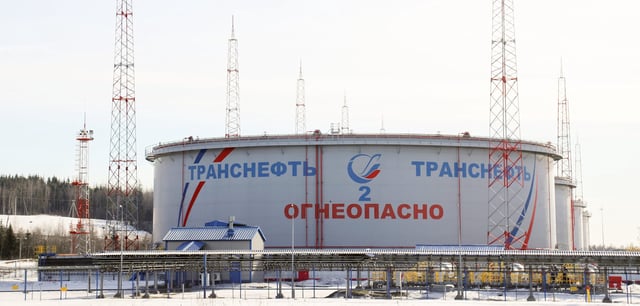 Tanks des staatlichen Ölpipeline-Betreibers Transneft an der russischen Ostseeküste
