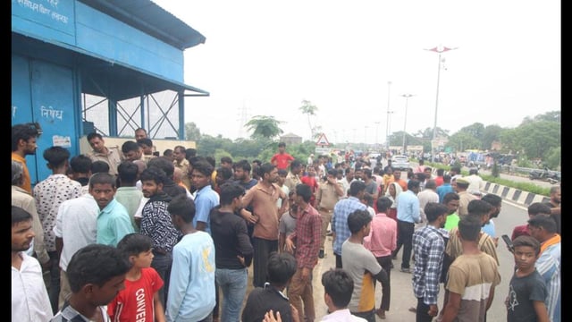 People gather at the spot, close to Shantinagar intersection in the vicinity of IIM Road, where the body was recovered at 11 am on Sunday. (Deepak Gupta/HT)