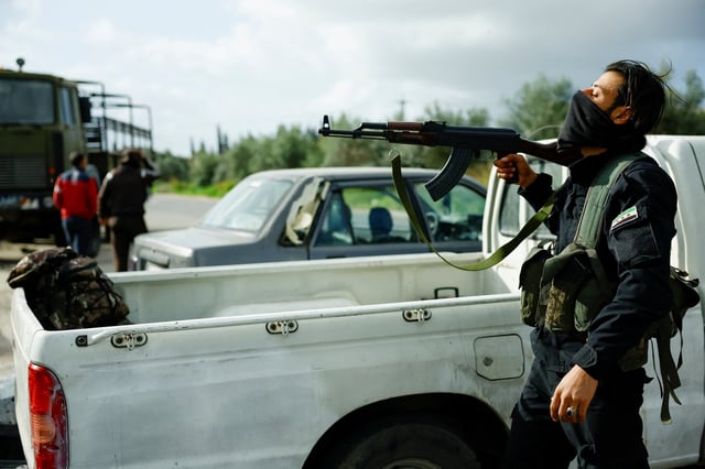 Un membre des forces de sécurité syriennes à Lattaquié, en Syrie, le 19 mars 2025. (photo d’illustration)