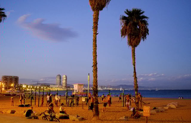 Tourists and locals enjoy the Barceloneta beach in the sunset during the autumn weather in Barcelona, Spain September 26, 2024. REUTERS/Nacho Doce/File photo