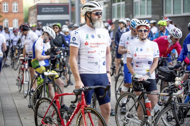 Claus Ruhe Madsen als Rostocker Oberbürgermeister bei der Tour. Nun organisiert er sie als Wirtschaftsminister in Kiel.