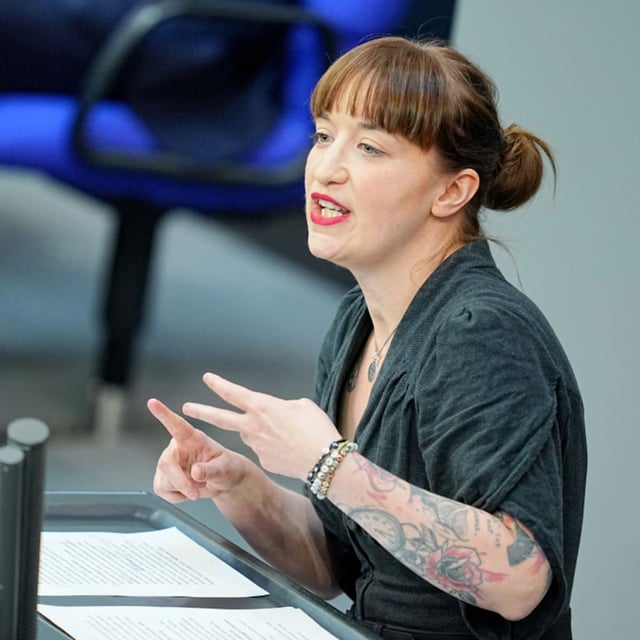 Heidi Reichinnek, Fraktionsvorsitzende Die Linke, spricht im Plenum des Bundestags.