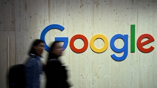 Google appears to be testing Android’s desktop mode, including windowing tools and Linux terminal support. 