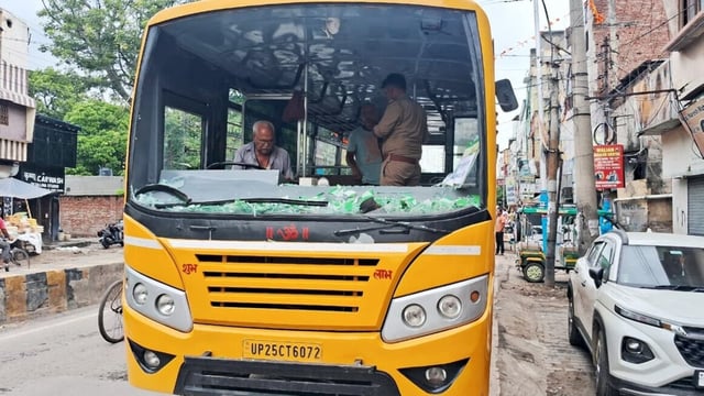 Cantt Circle Officer (CO) Santosh Kumar reached the spot with police force and took the injured to the hospital.