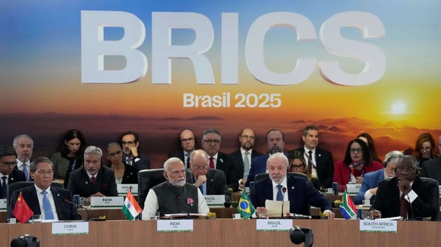 Brazilian President Luiz Inacio Lula da Silva, South African President Cyril Ramaphosa, Indian Prime Minister Narendra Modi and Chinese Premier Li Qiang attend a meeting at BRICS Summit in Rio de Janeiro, Brazil, July 7, 2025. (AP photo by Eraldo Peres).