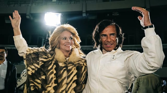 Leo Sbaraglia y Griselda Siciliani en la serie sobre el ex presidente argentino Carlos Menem que acaba de estrenar Amazon Prime.
