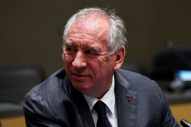 En tout, les sénateurs estiment qu’une stabilisation des dépenses de l’État rapporterait 10 milliards d’euros d’économies.
