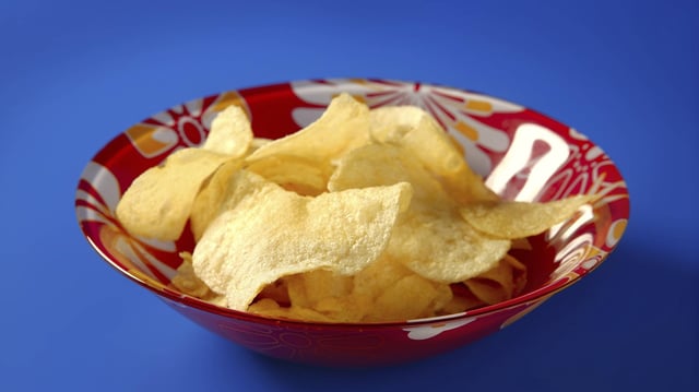 Einem Hersteller ist bei seinem Chips-Produkt ein Fehler unterlaufen. Jetzt wurde ein Rückruf gestartet. (Symbilbild)