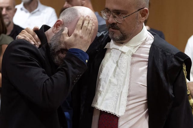 &#34;Mi vida ha sido destrozada, me la han robado&#34;, expresó conmocionado el escritor italiano Roberto Saviano