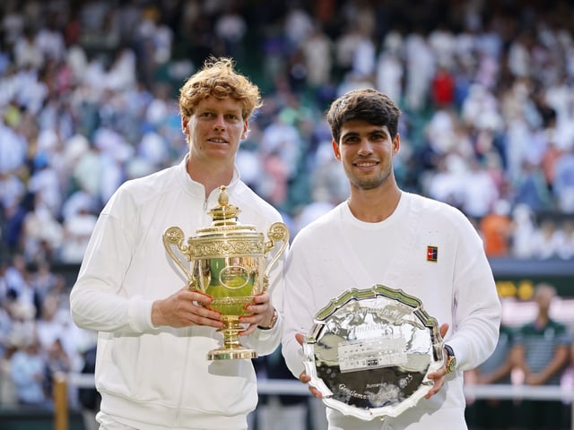 Tras chocar en la final de Wimbledon, Sinner y Alcaraz protagonizarán la lucha por el N° 1 en el segundo semestre. Foto EFE/EPA/TOLGA AKMEN 