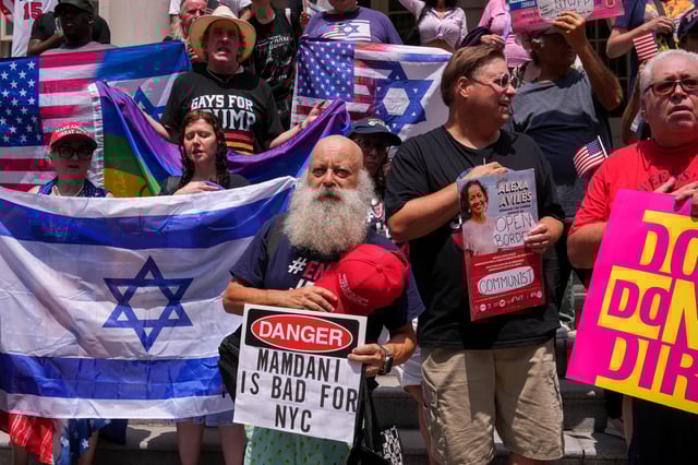 People hold flags of the United States and Israel during a rally on the steps of New York City Hall against New York City Mayoral candidate Zohran Mamdani, in New York City, U.S., July 14, 2025. REUTERS/Adam Gray