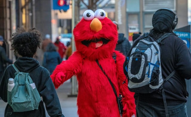 Das Konto des fiktiven Charakters Elmo aus der Sesamstraße hat nach einem Hackerangriff antisemitische Verschwörungstheorien im Onlinedienst X verbreitet.