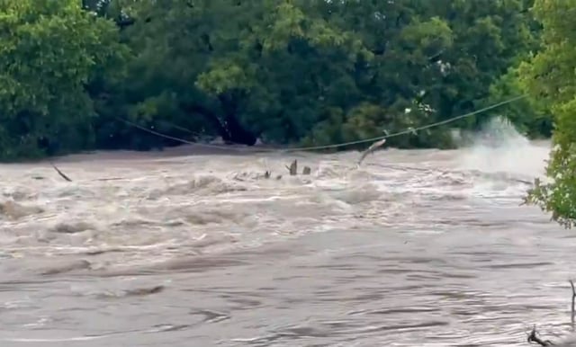 Incrementa a más de 130 la cifra de muertes por inundaciones en Texas