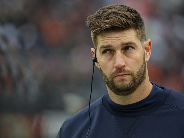 Jay Cutler #6 of the Chicago Bears Illinois State Redbirds seen on the sideliens during a game against the Tennessee Titans at Soldier Field on November 27, 2016 in Chicago, Illinois. (Photo by Jonathan Daniel/Getty Images)