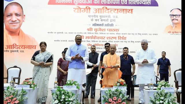 Chief minister Yogi Adityanath, deputy chief minister and health minister Brajesh Pathak, medical education minister Mayankeshwar Sharan Singh and KGMU V-C Soniya Nityanand at the event. (HT Photo)