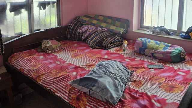 An Indian entrepreneur who claims he earns ₹1 crore yearly from his startup shared this picture of his bedroom. 