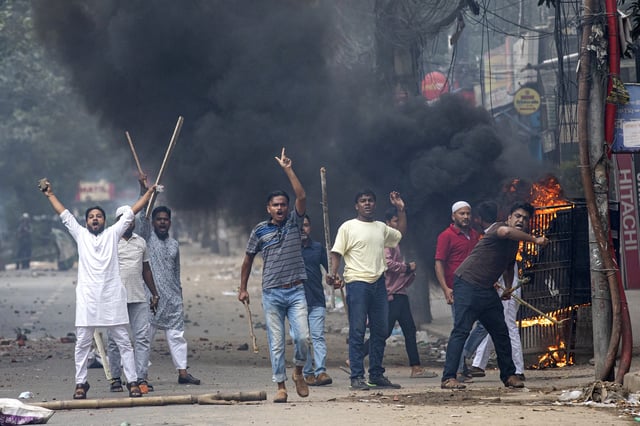 FILE - Students clash with police during a protest over the allocation of government jobs, in Dhaka, Bangladesh, July 19, 2024. (AP Photo/Rajib Dhar, File)