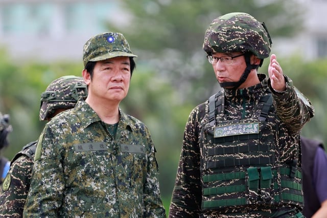 William Lai (left) observes a drill at a naval base in Kaohsiung on Monday, part of the annual Han Kuang military exercise. Photo: EPA