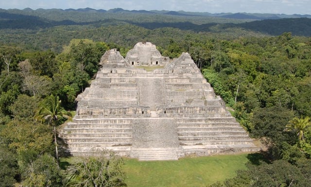 Tempelkomplex der Mayastadt Caracol in Belize. © Caracol Archeological Project/ University of Houston