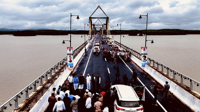 Union Minister for Road Transport and Highways Nitin Gadkari in presence of other BJP leaders inauguratesd India’s second-longest cable-stayed bridge, the 6-kilometre-long Ambaragodlu-Kalasavalli Bridge, in Shivamogga on Monday. 
