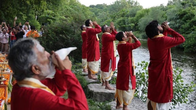 Ganga aarti being performed on the banks of the Credit river in the Greater Toronto Area on July 4. (Credit: Consulate General of India/X)