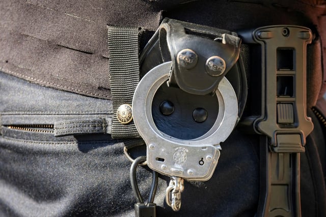 Nach der Tötung eines 23-Jährigen aus dem thüringischen Zella-Mehlis sind zwei weitere Tatverdächtige festgenommen worden. Den 15 und 16 Jahre weiblichen Jugendlichen wird Mord zur Last gelegt. Zwei 19-Jährige sitzen bereits in Untersuchungshaft.