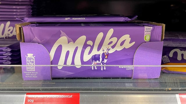 Milka Schokolade in einer 90-Gramm-Packung.